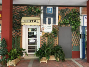 Отель Hostal Tres Cantos  Трес-Кантос